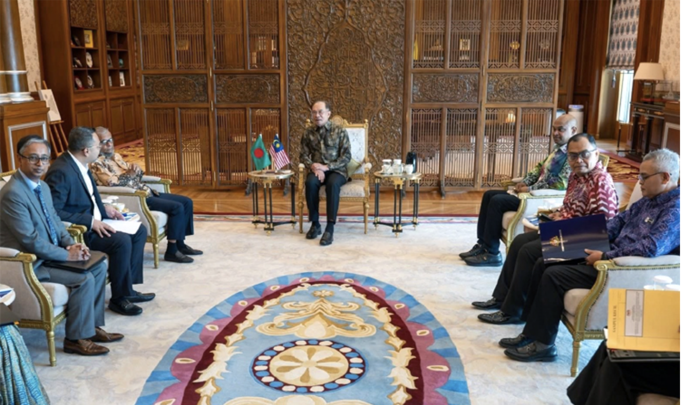 মালয়েশিয়ার প্রধানমন্ত্রী সঙ্গে বৈঠকে শ্রমবাজার খোলার, স্বচ্ছ প্রক্রিয়া ও ব্যয় হ্রাসের বিষয়ে সমঝোতা